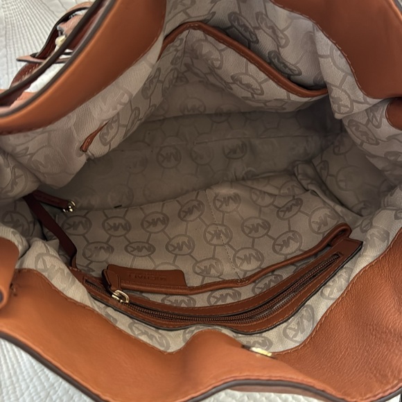 MICHAEL KORS Hamilton Saffiano Leather Handbag with GoldRock - Picture 10 of 11